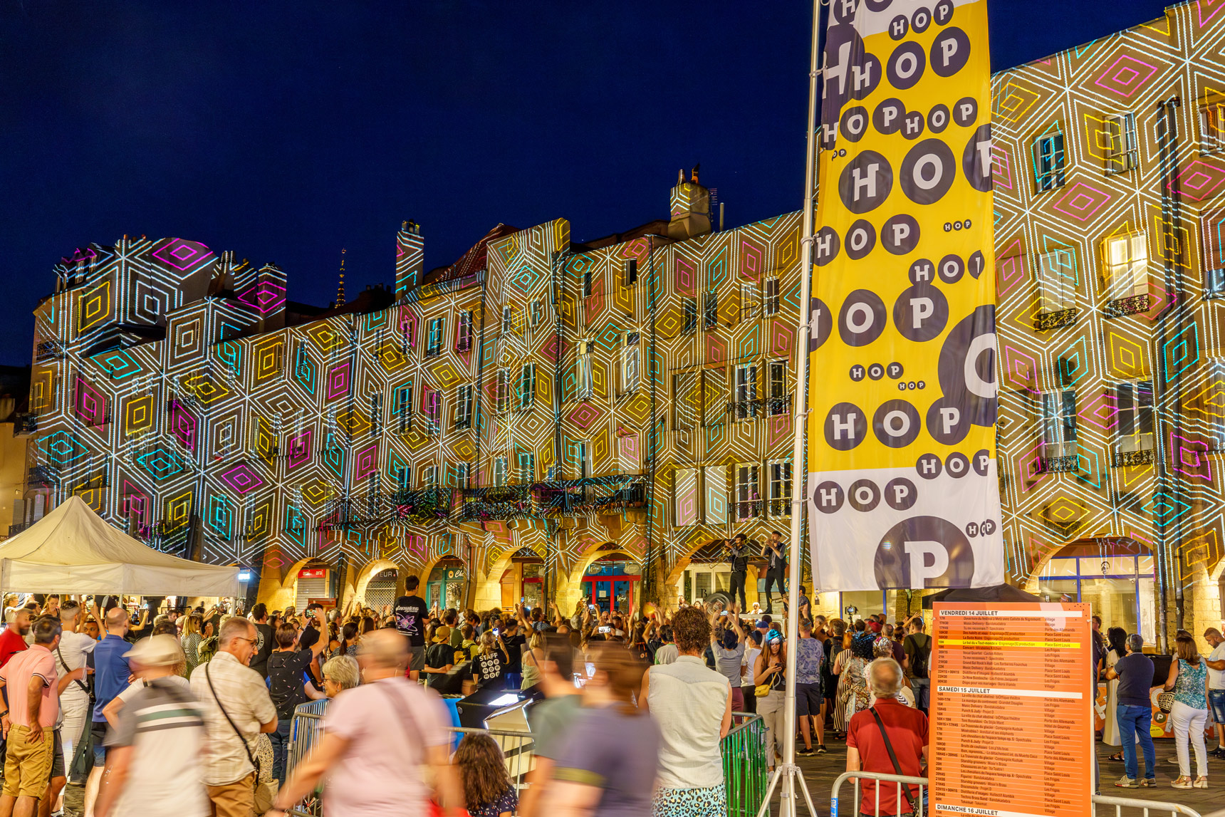 Projection sur les façades de la Place Saint-Louis