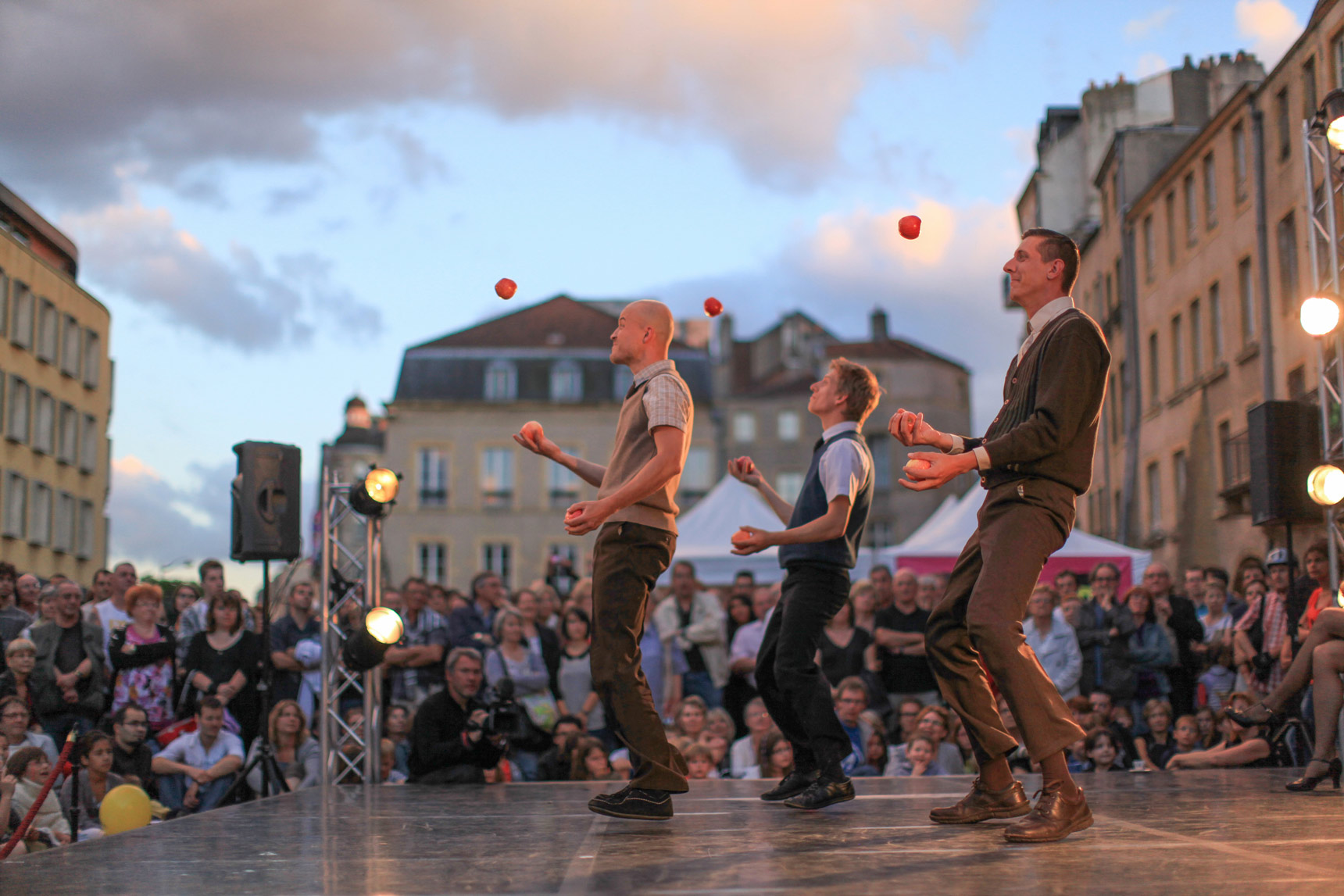 Jongleurs pendant le festival Hop Hop Hop